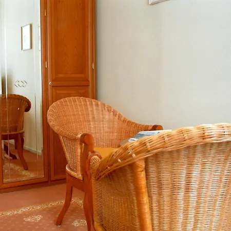Lindenhof מלון 3*